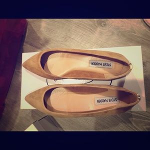Tan size 7 flats